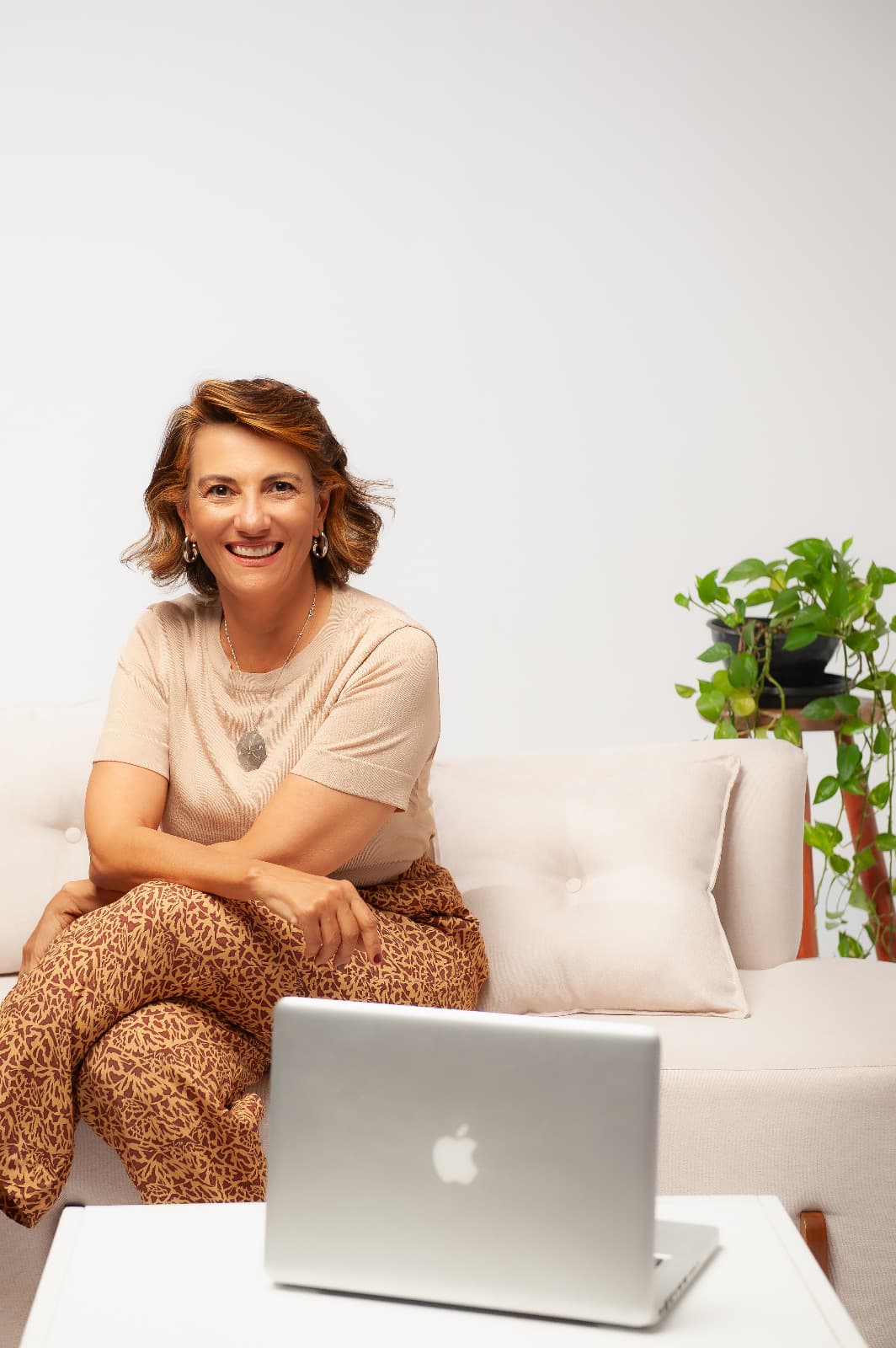 Dra. Ana Maria Campos, especialista em Psicoterapia Online